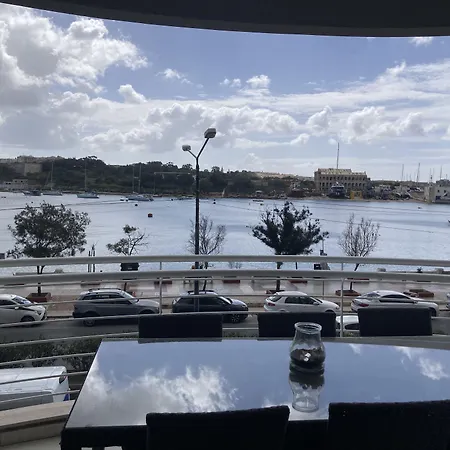 شقة Luxury Seafront With Valletta Views *